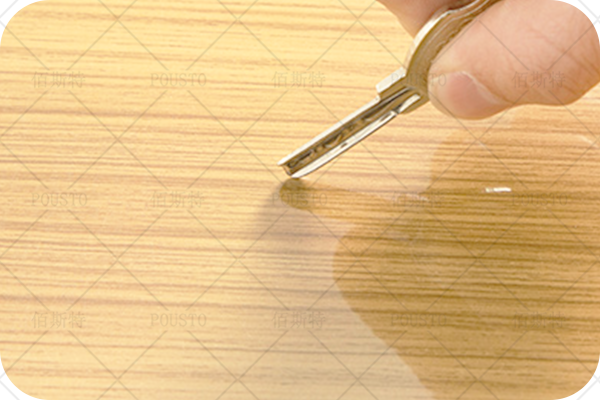 保持台麵幹燥,尖銳物體(ti) 觸碰